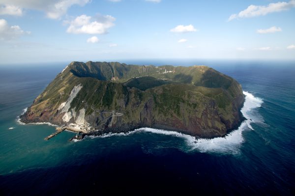 【初版・レア本】　ヘリコミが飛ぶ　東京の小離島 利島・御蔵島・青ヶ島 BL出版